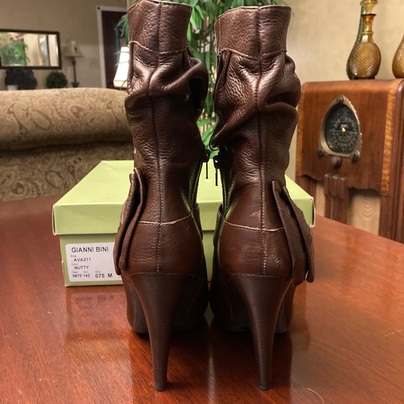 Gianni Bini Brown leather Heeled Boots with Ruched Design size 7.5 - Picture 5 of 8